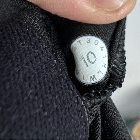 Lululemon Mix & Mesh Tank
Black 10 - Picture 3 of 4